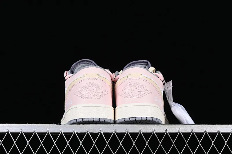All categories Air Jordan Jordan series basketball shoes Air Jordan 1 Low Z version Air Jordan 1 Low AJ1 Joe 1 customized version strap deconstruction sports culture basketball shoes 553558-053